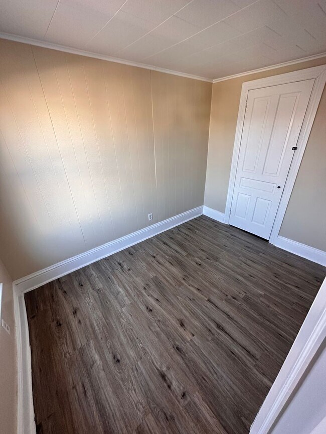 Building Photo - 121 N State St