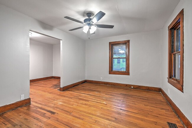 Building Photo - 1630 Park St
