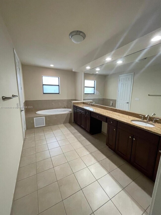 Building Photo - 9895 NW 87th Terrace