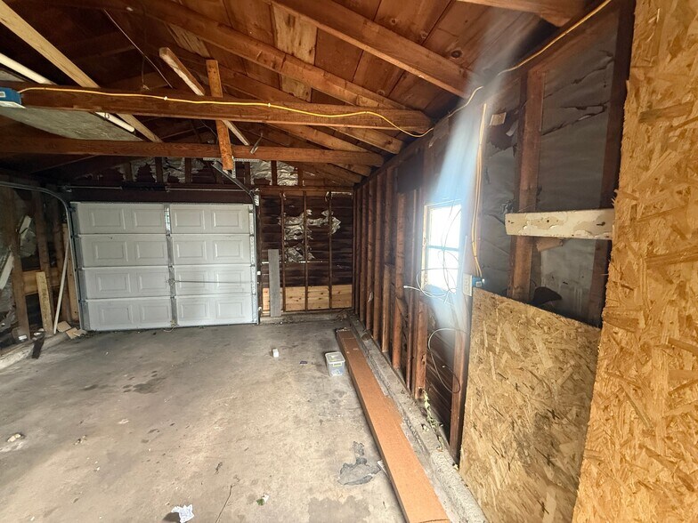 Building Photo - 235 S Findlay St