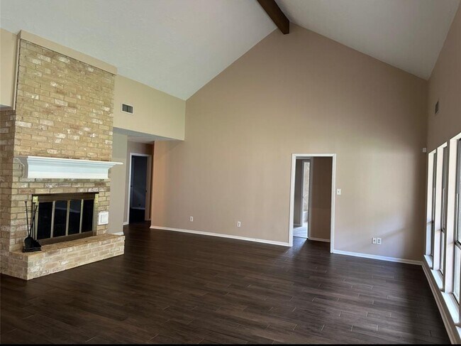 Building Photo - 17406 Spicewood Springs Ln
