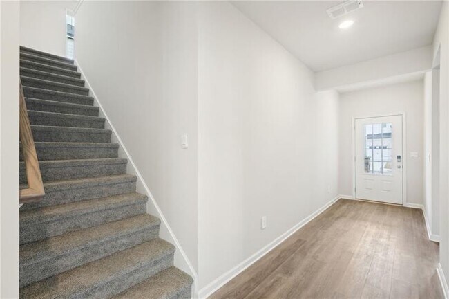 Building Photo - 95 Sequoia Ln