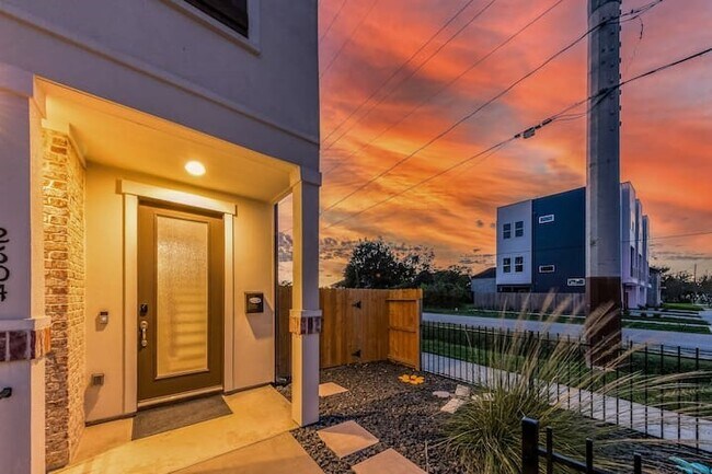 Building Photo - 2604 McIlhenny St