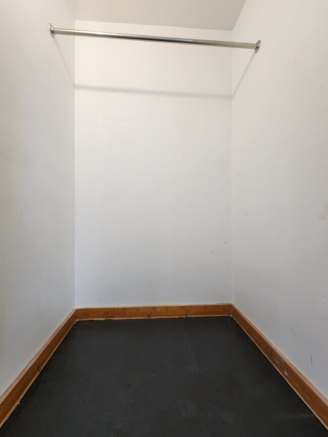Building Photo - Bright 2 Bed / 1 Bath Apartment in Hammond — Water & Internet Included