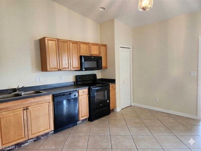 Building Photo - 2120 Snead Dr