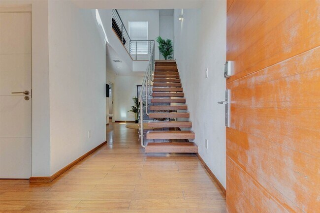 Building Photo - 4115 Chartres St