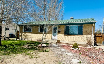 Building Photo - "Spacious 4-Bedroom Gem in Cheyenne!"