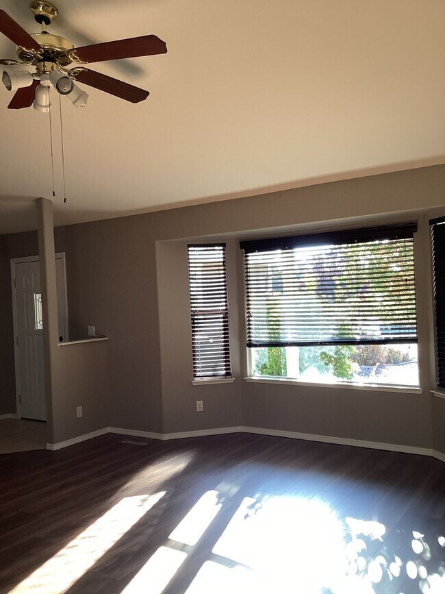 Building Photo - 3 bedroom/2 Bath in Spanish Springs