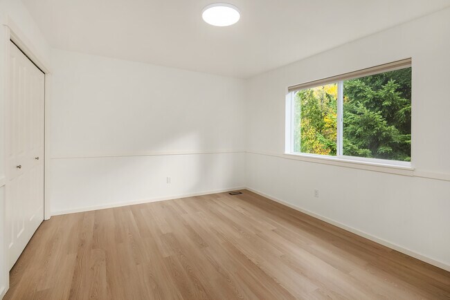 Building Photo - 2416 35th Ave NE