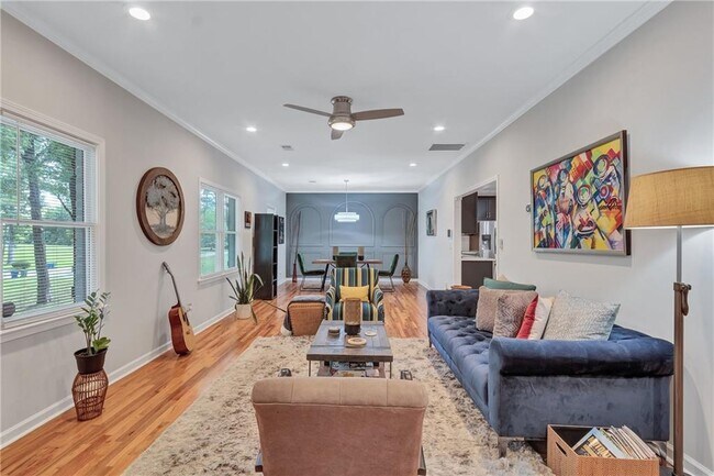 Building Photo - 2418 Bollingbrook Dr SW