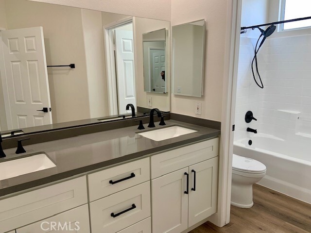 Building Photo - 558 Rembrandt Dr