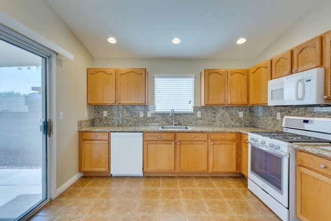 Building Photo - Single story 3 bedroom home in a lovely NW...