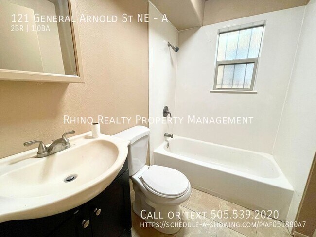 Building Photo - 1st Month Rent Free! Lovely 2 Bedroom, 1 B...