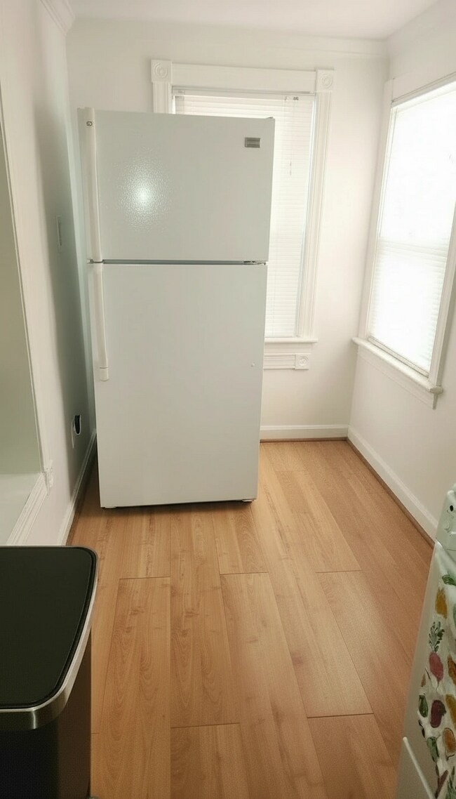 Building Photo - 236 E Main St