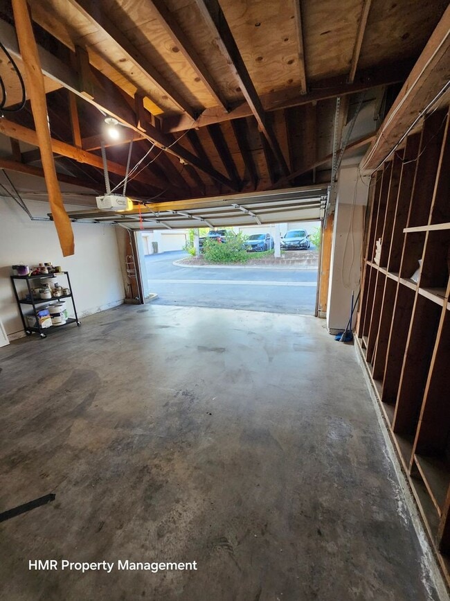 Building Photo - Beautiful 3-Bed, 3-Bath Condo in Prime Cla...