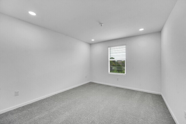Building Photo - 1012 Bent Creek Dr
