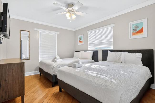 Building Photo - 2423 NE 202nd St