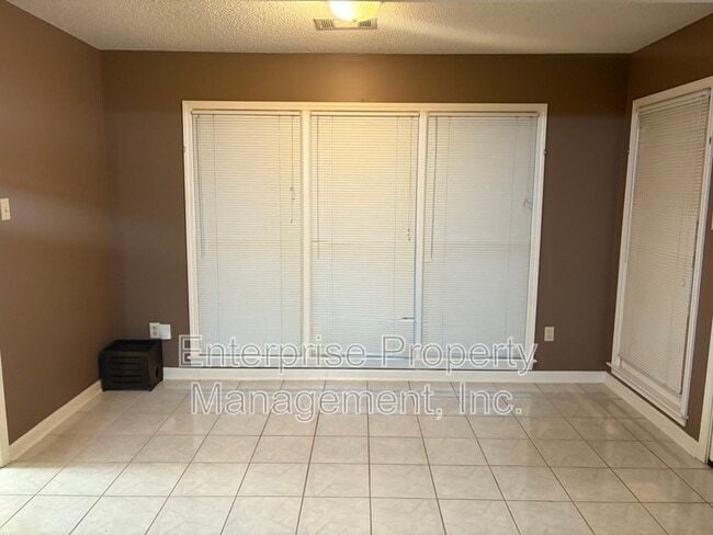 Building Photo - 6894 Hedgewood Ln