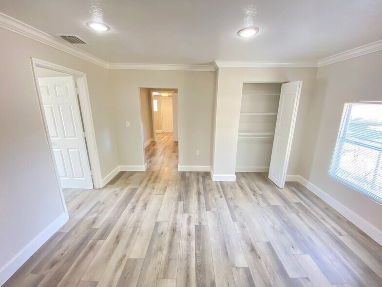 Building Photo - 812 W Livingston St