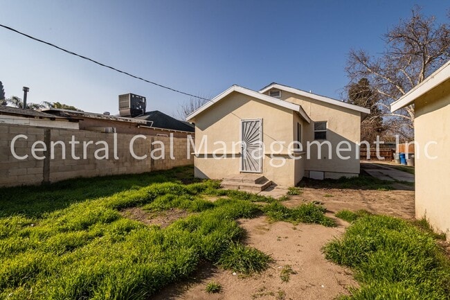 Building Photo - 2 Bedroom/1 Bath Home - $1395 Per Month!