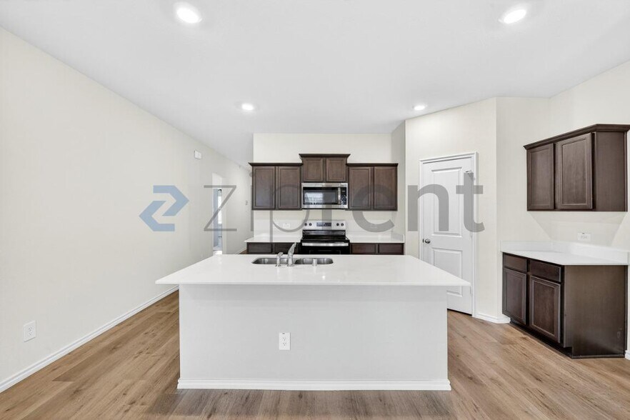 Building Photo - 13137 Rich Ln