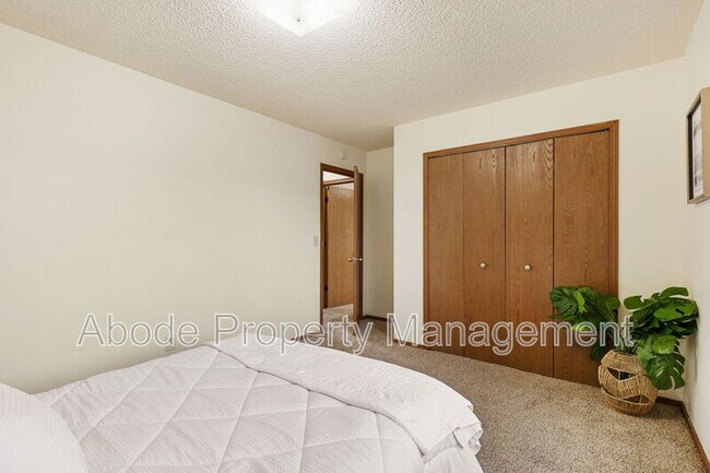 Building Photo - 1418 Emery Ct