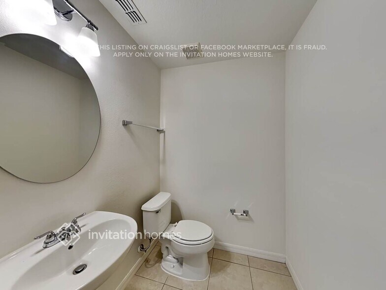 Building Photo - 15262 Galbi Dr