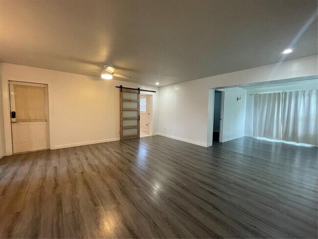 Building Photo - 3202 W Coachman Ave