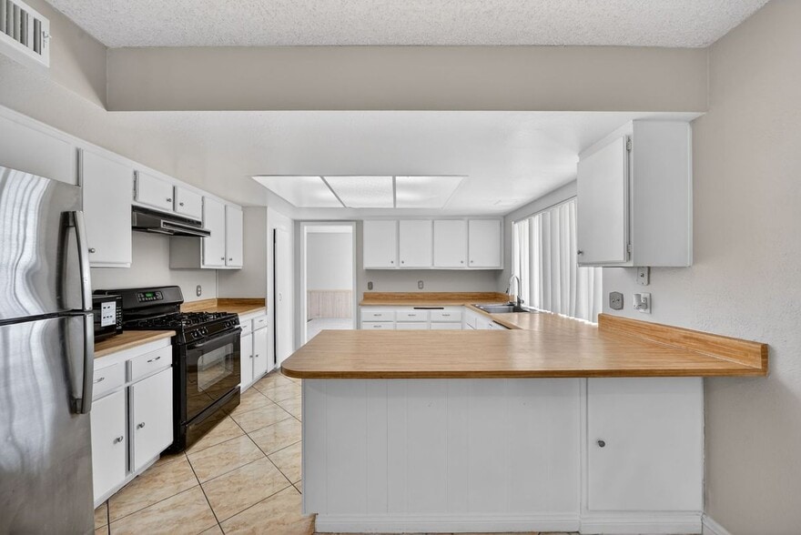 Building Photo - 389 Summer Creek Ct