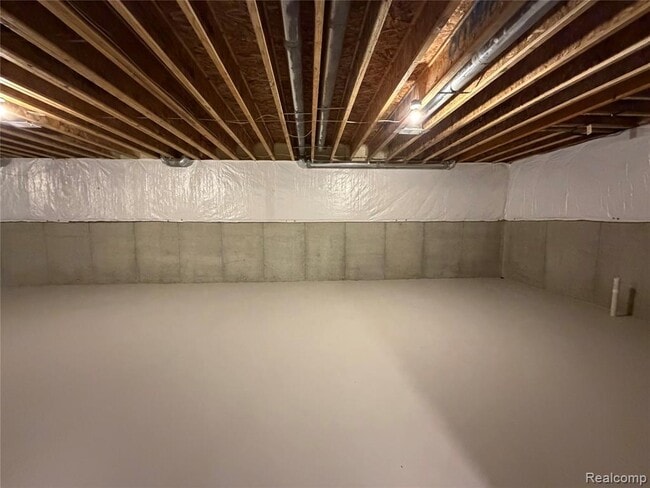 Building Photo - 51360 Whispering Rdg Dr