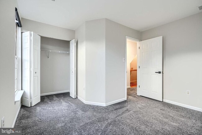 Building Photo - 8 Katurah Ln