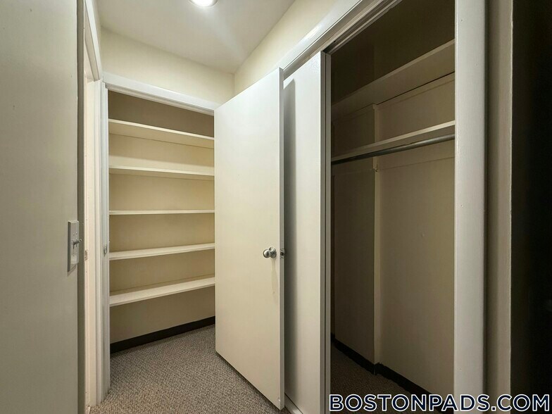 Building Photo - 16 Westgate Dr