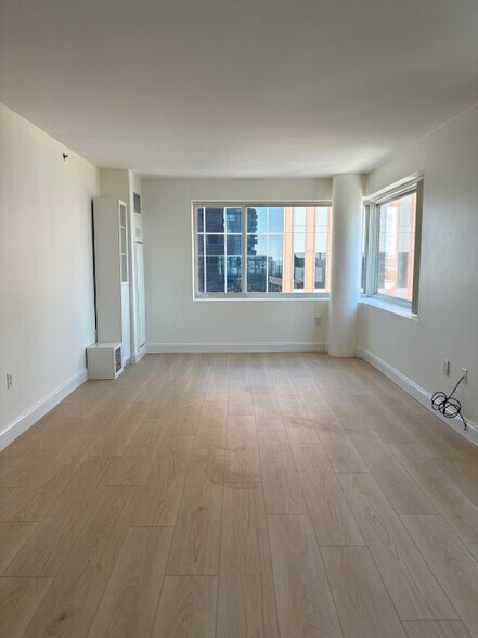 Building Photo - 8 Museum Way