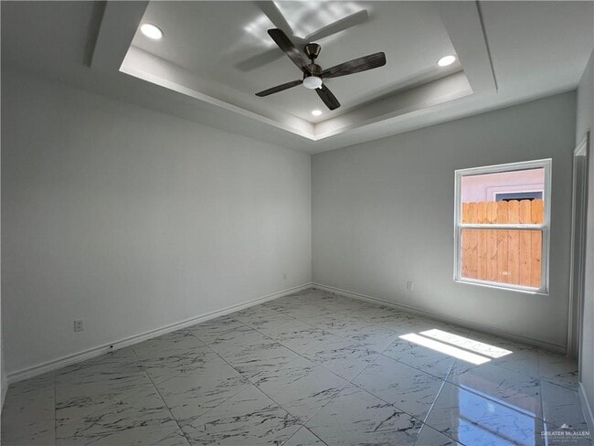 Building Photo - 15 Selena St