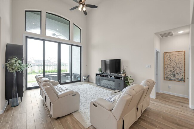 Building Photo - 6718 Waxbill Rd