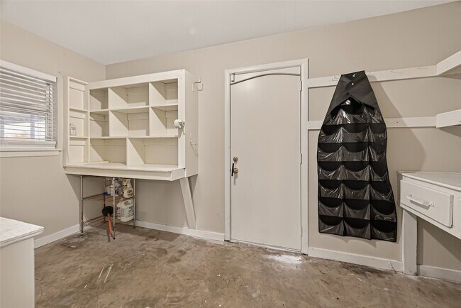 Building Photo - 10645 Oak Brook Dr