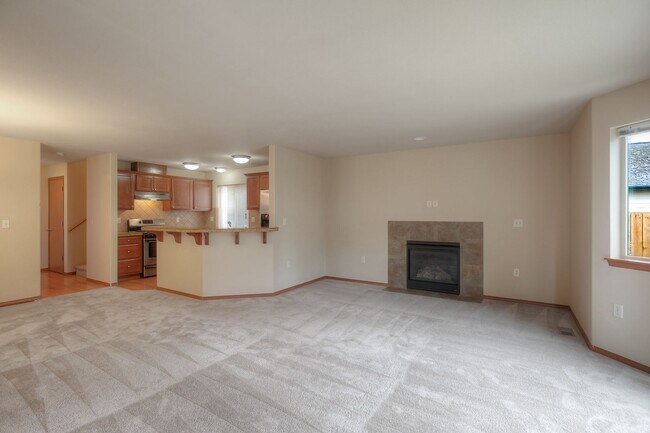 Building Photo - SOUTH SEATTLE HOME WITH YARD & 2 CAR GARAGE!