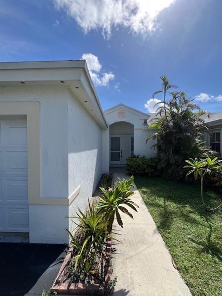 Building Photo - 4020 SW 72nd Way
