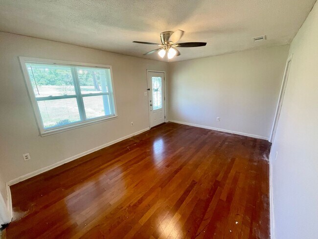 Building Photo - 539 Luckney Rd