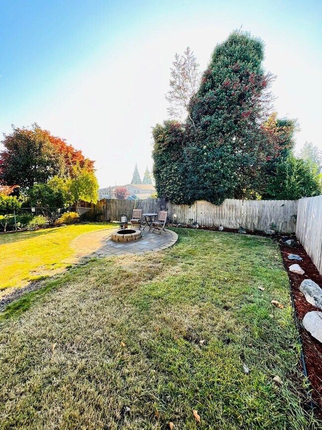 Building Photo - Charming West Bremerton Home