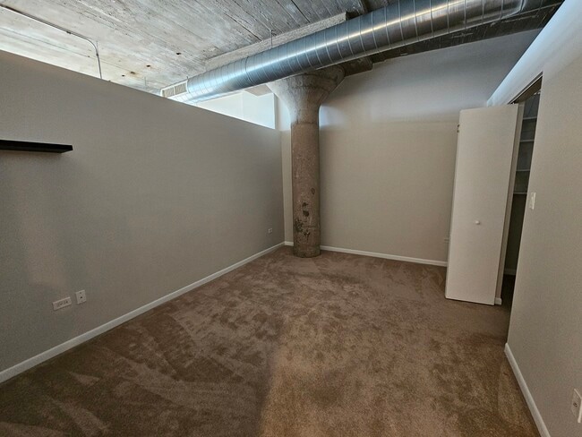 Building Photo - 1550 S Blue Island Ave