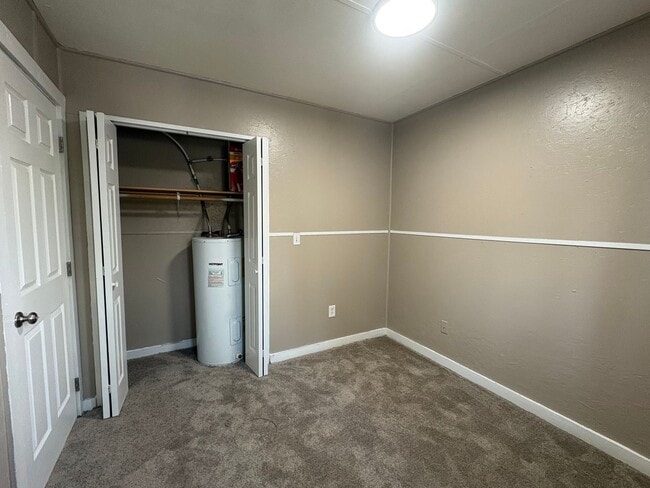 Building Photo - 2335 Maria St