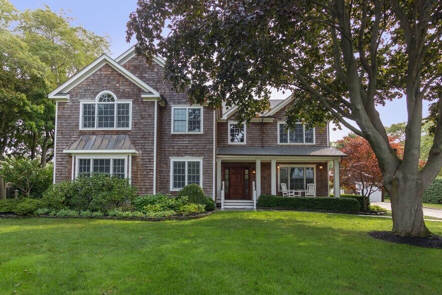 Primary Photo - 50 Narrow Ln