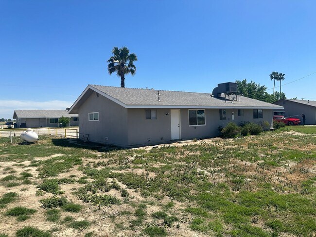 Building Photo - 17502 Rd 64