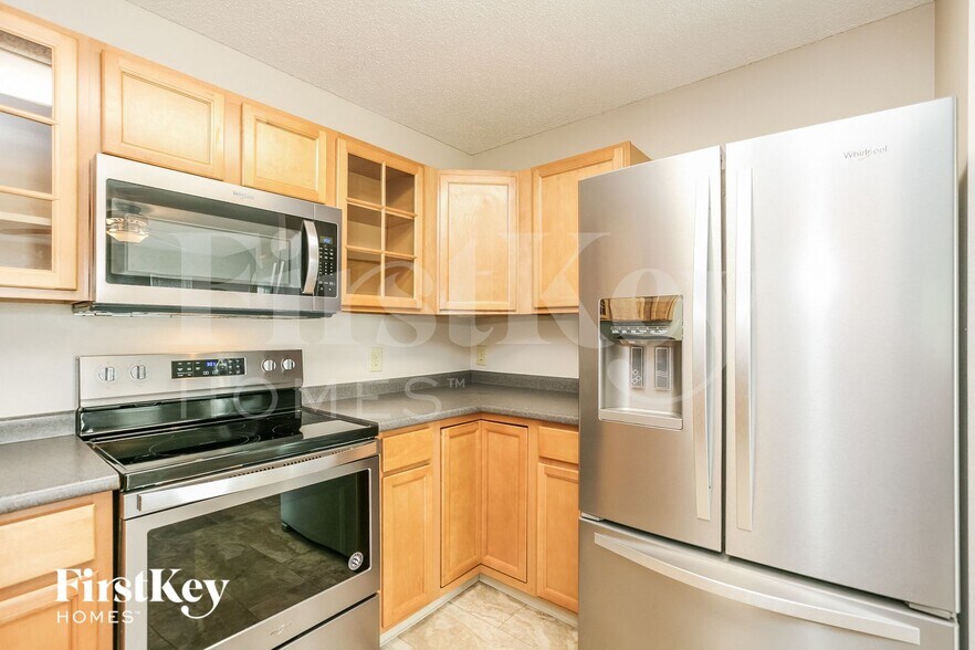 Building Photo - 978 Brookstone Dr