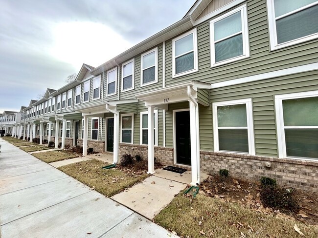 Building Photo - 137 Villa Ln