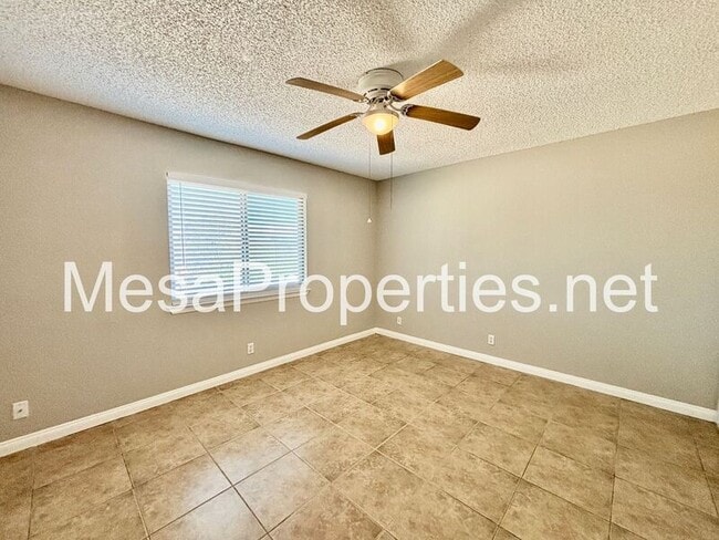 Building Photo - 19158 Live Oak St