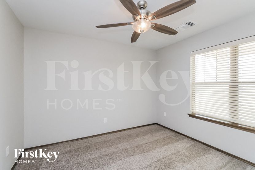 Building Photo - 15904 Tall Grass Dr