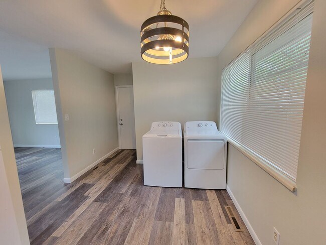 Building Photo - 2912 W Platte Ave