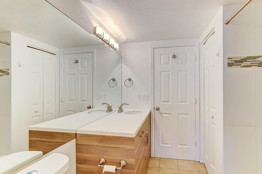 Building Photo - 2 Acoma St